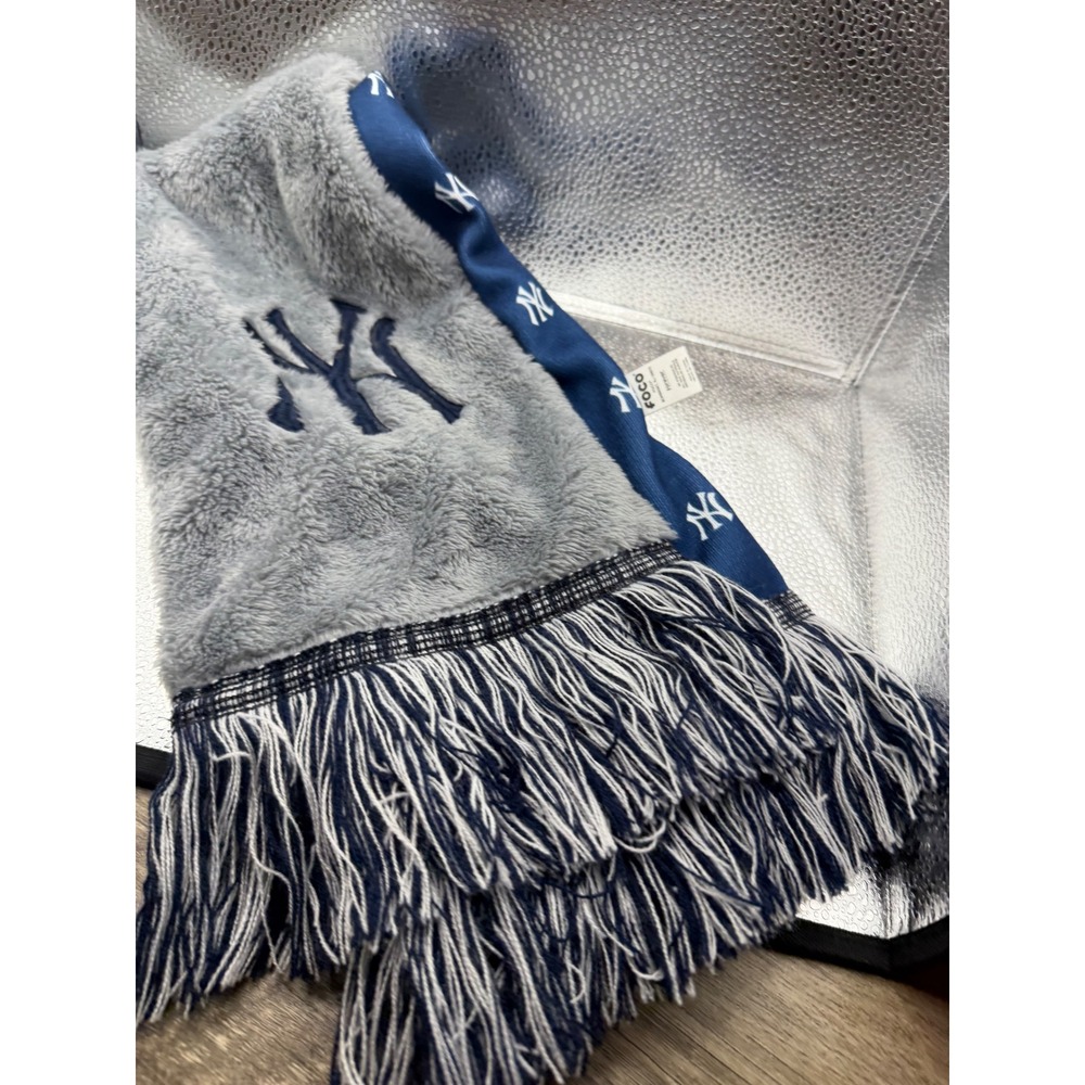 FOCO New York Yankees Scarf Reversible Faux Fur Navy Blue Grey MLB Fringe Wrap